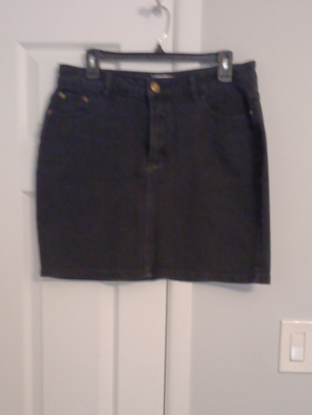 NWOT ChiGant Juniors Black Denim Mini Skirt with Brass Rivets